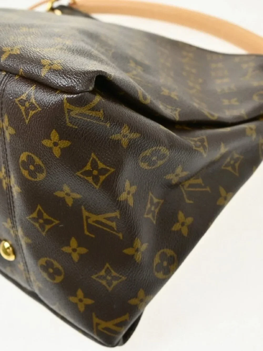 Louis Vuitton Monogram Artsy MM Handbag M40249